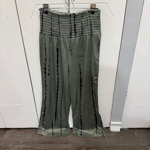 NWOT Green and Black High Waisted Flowy Pants